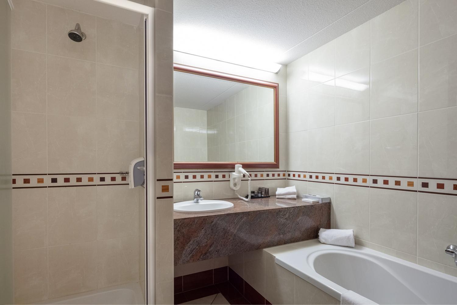Van Der Valk Hotel Emmen Nieuw-Amsterdam Extérieur photo